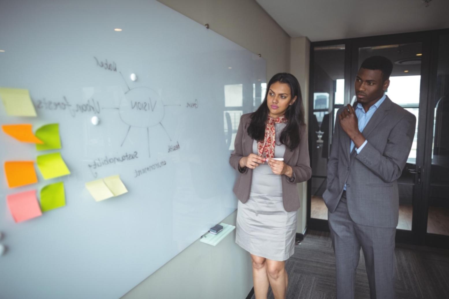 Gruppenarbeit bei der Entwicklung individueller Finanzstrategien